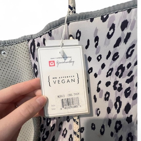 Chic Leopard Print Tote Bag in Gray - Picture 2 of 3